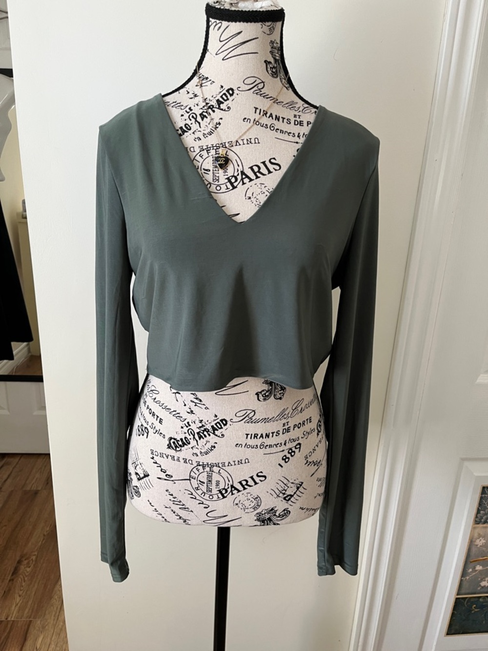 💗Revamped Olive Green V-Neck Long Sleeve Crop Top